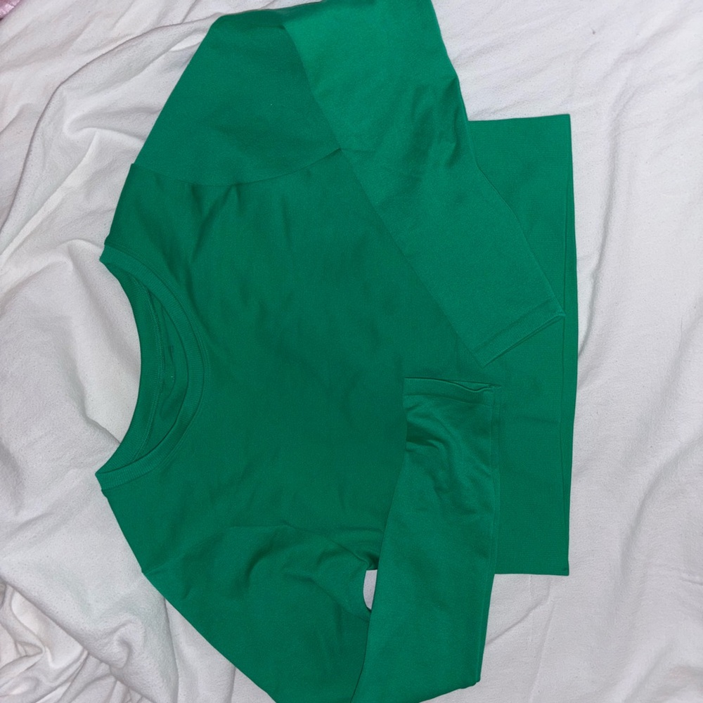 Green Long Sleeve Top